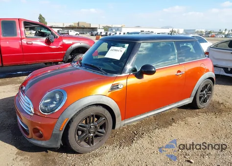 2013 Mini Hardtop Cooper z USA, uszkodzony, nr VIN WMWSU3C59DT682111